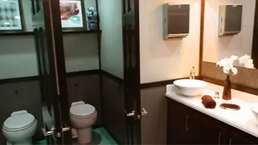 Porta potty Rental