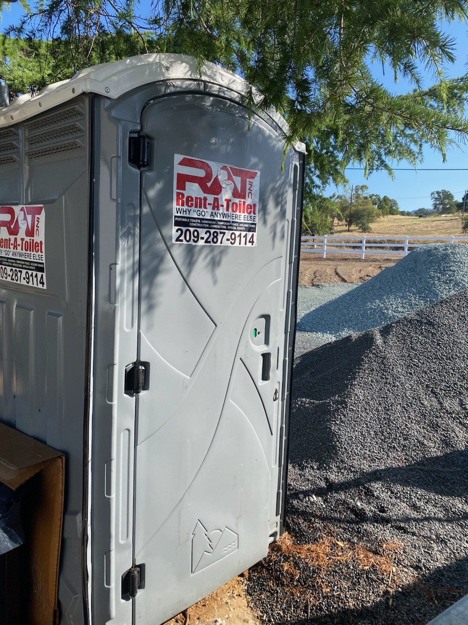 Construction porta potty rental with OSHA-compliant portable restrooms for active job sites in California
